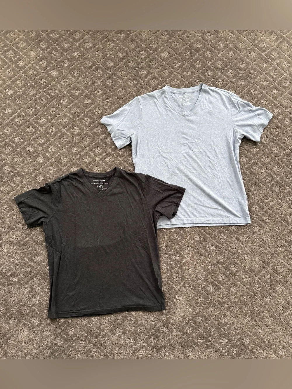 Men’s Banana Republic V-Neck Brocken in classic Tee T-shirt Bundle